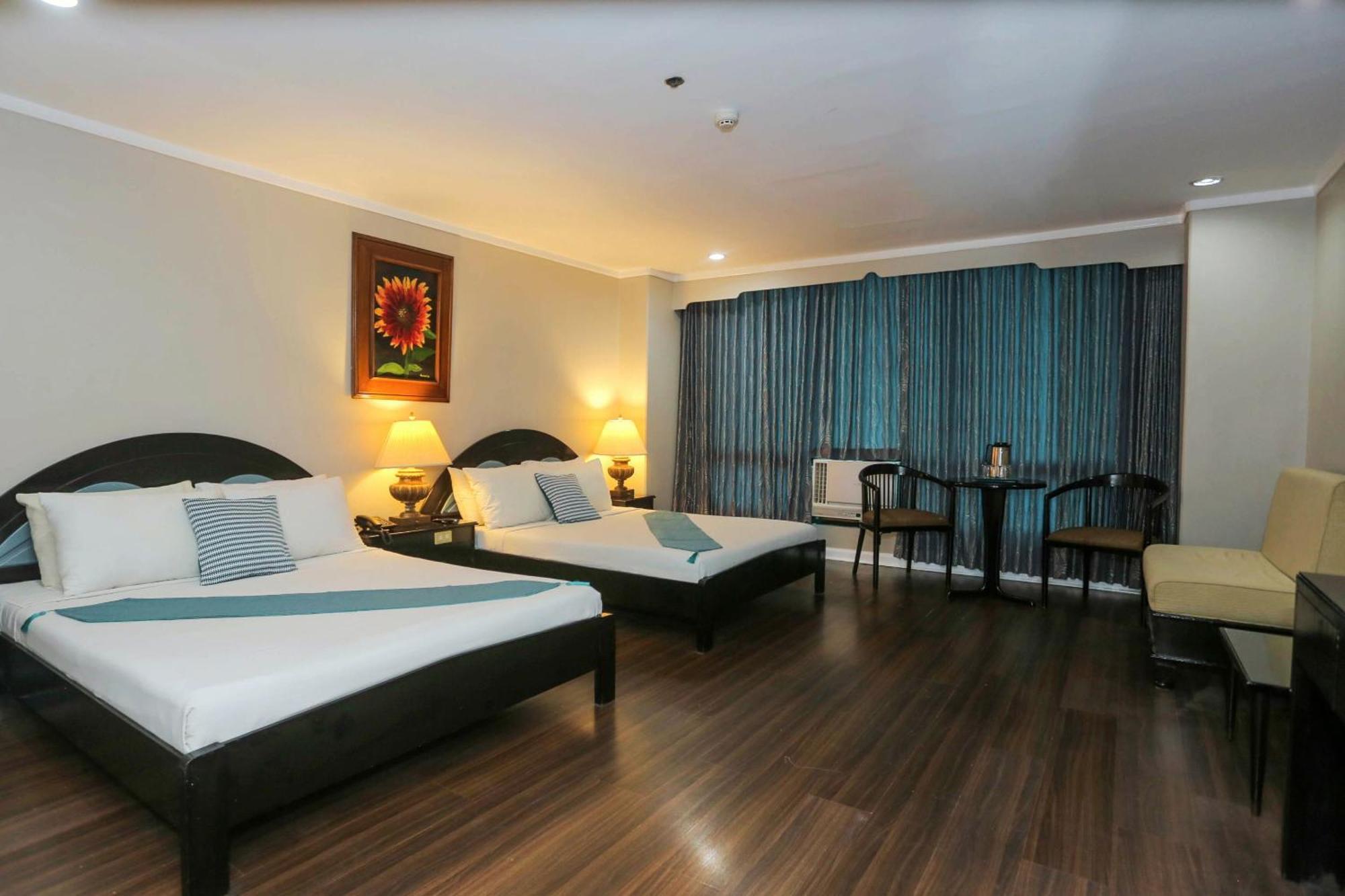 Holiday Plaza Hotel - 세부 외부 사진
