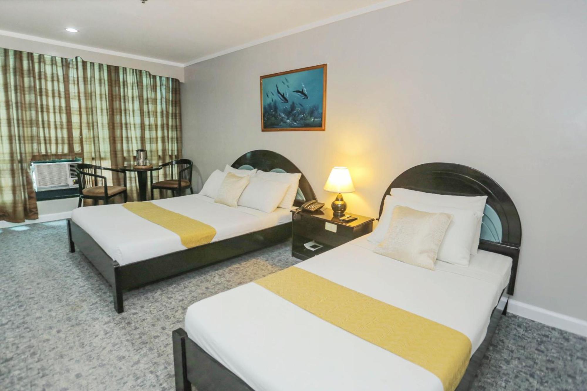 Holiday Plaza Hotel - 세부 외부 사진