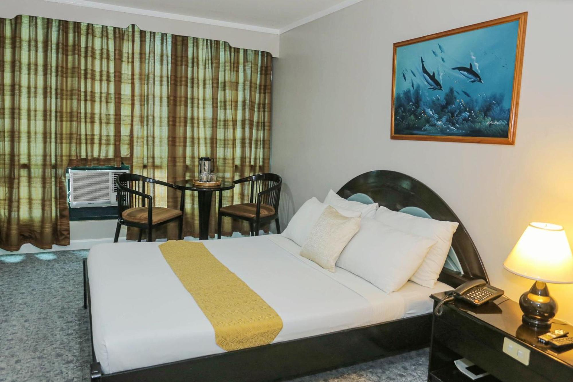 Holiday Plaza Hotel - 세부 외부 사진