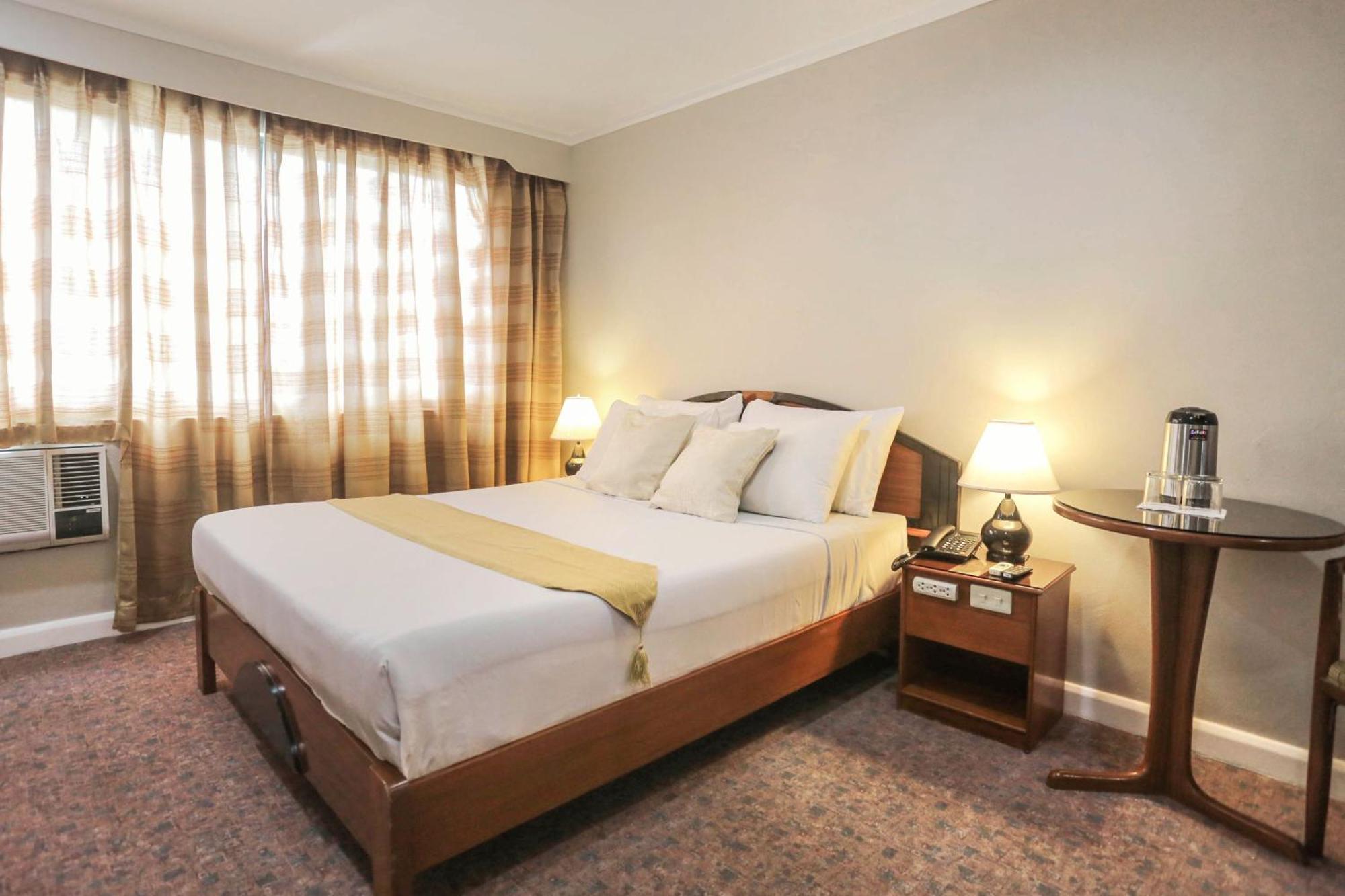 Holiday Plaza Hotel - 세부 외부 사진