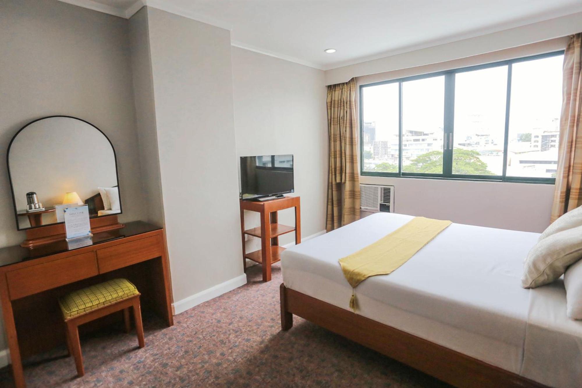 Holiday Plaza Hotel - 세부 외부 사진