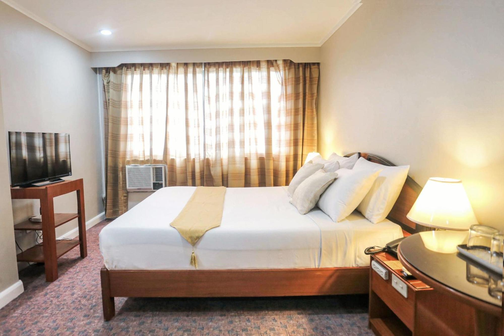 Holiday Plaza Hotel - 세부 외부 사진