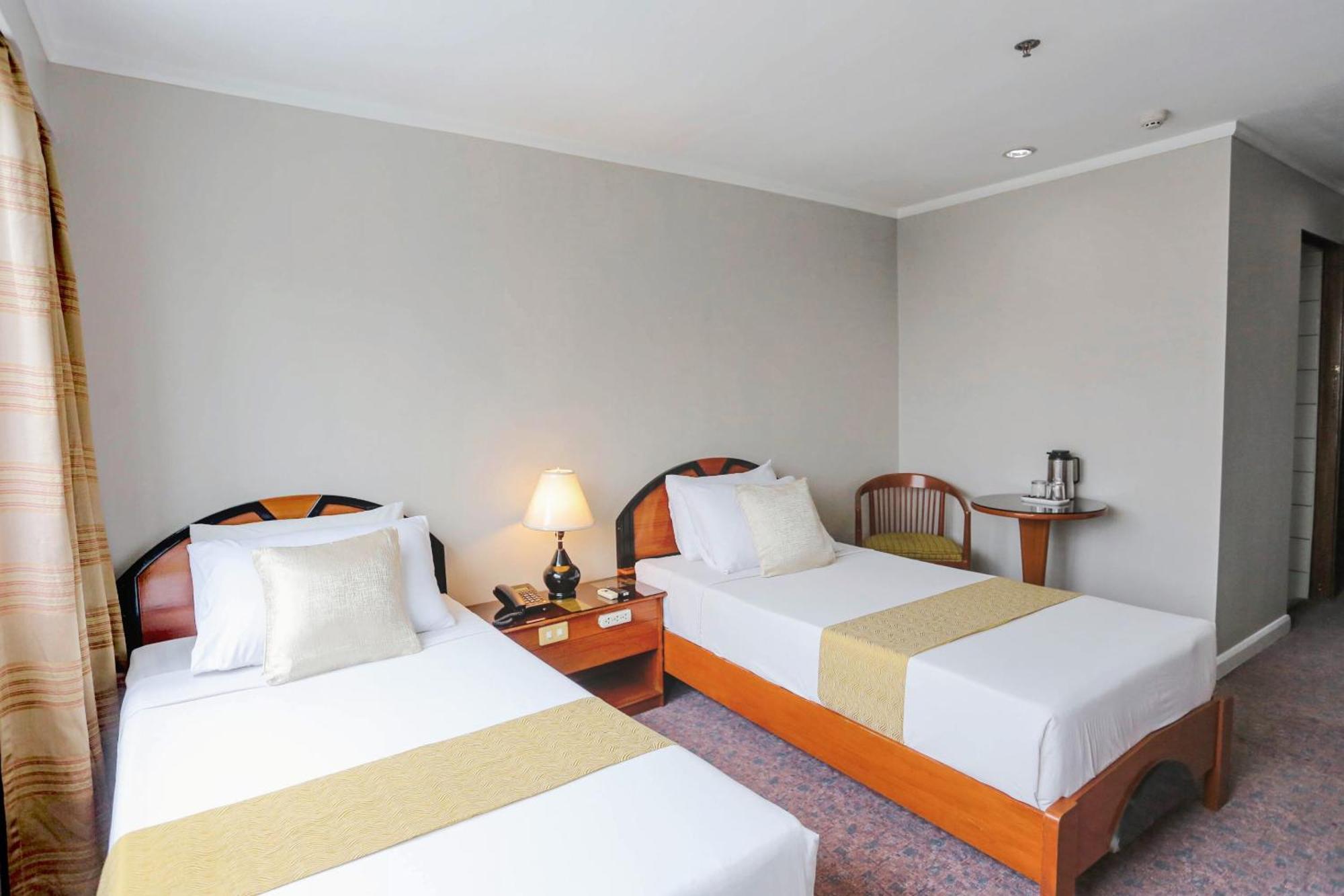 Holiday Plaza Hotel - 세부 외부 사진