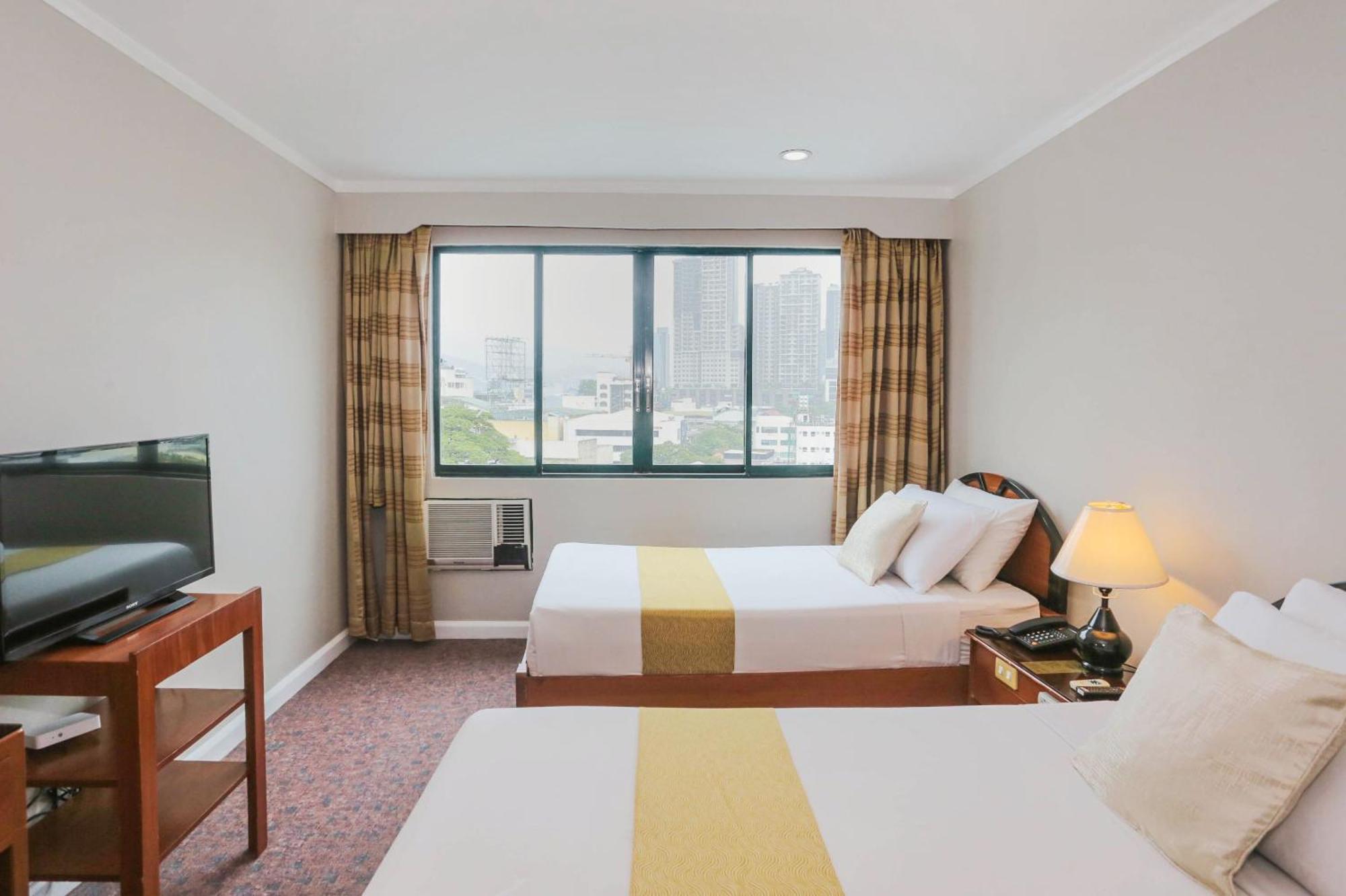 Holiday Plaza Hotel - 세부 외부 사진