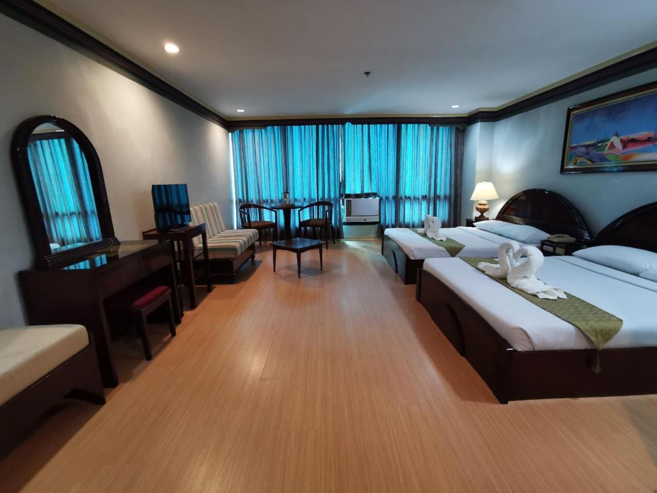 Holiday Plaza Hotel - 세부 외부 사진