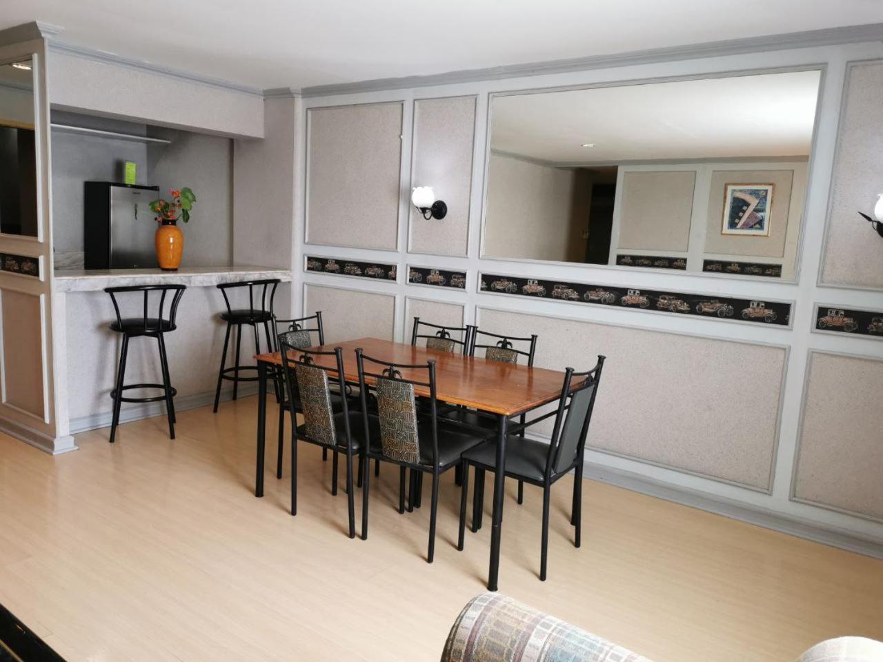 Holiday Plaza Hotel - 세부 외부 사진